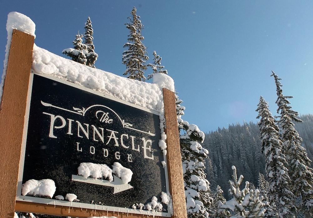 The Pinnacle Lodge Sun Peaks Extérieur photo