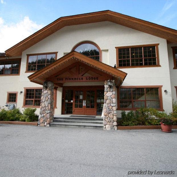 The Pinnacle Lodge Sun Peaks Extérieur photo
