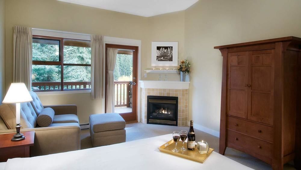The Pinnacle Lodge Sun Peaks Extérieur photo