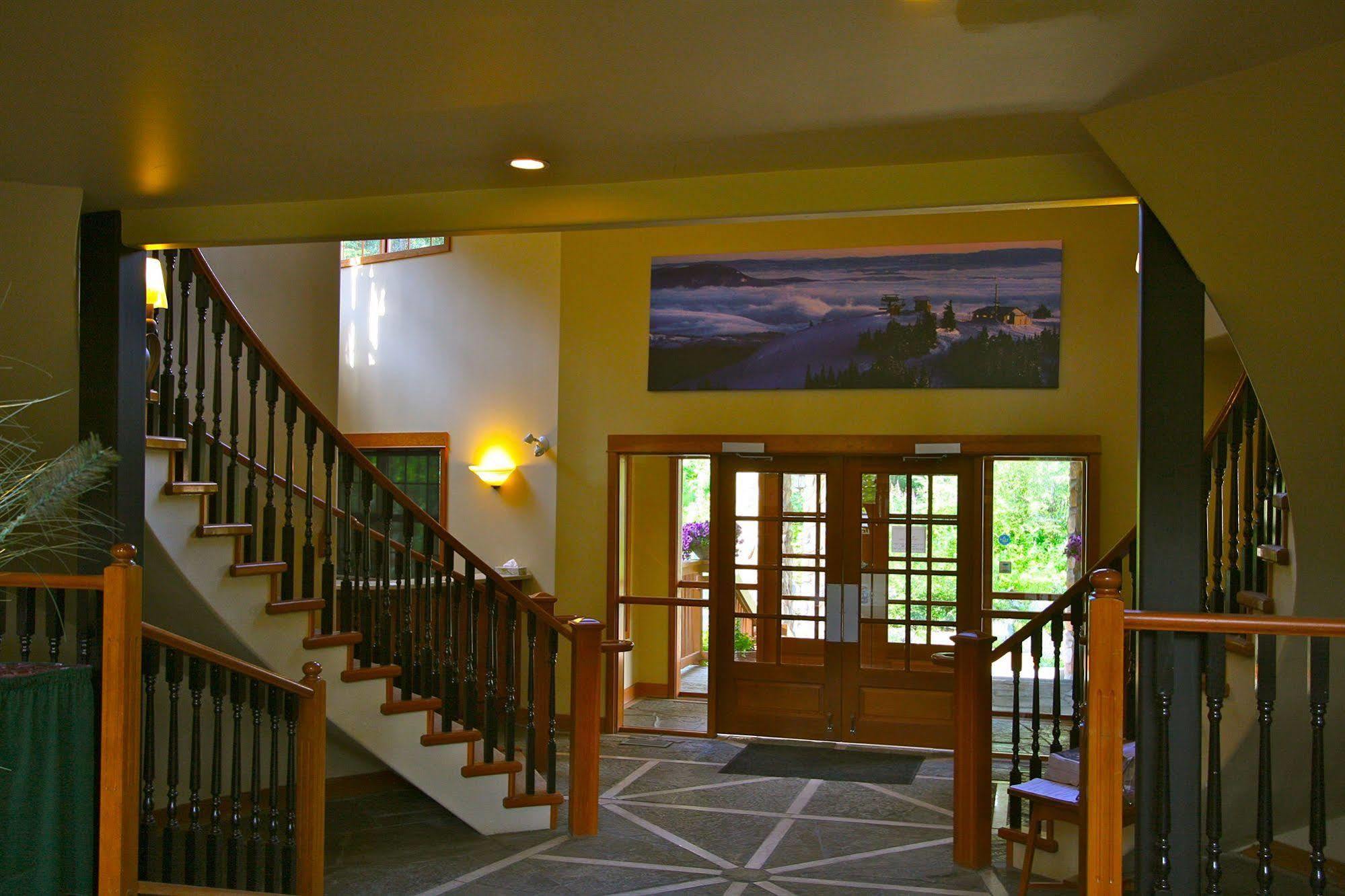 The Pinnacle Lodge Sun Peaks Extérieur photo
