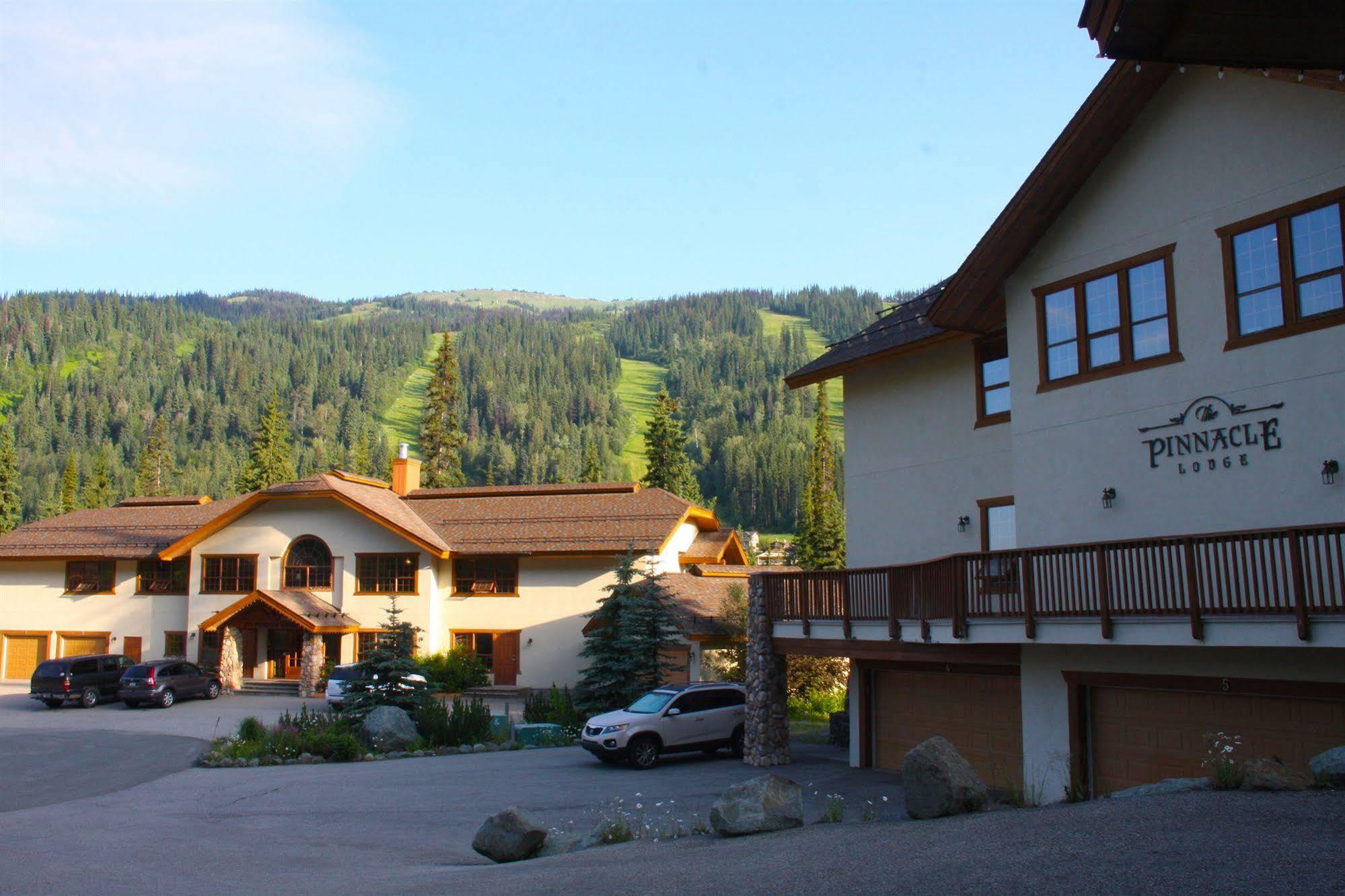 The Pinnacle Lodge Sun Peaks Extérieur photo
